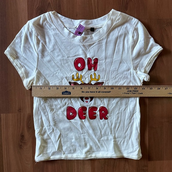 ๐ Oh Deer ๐ฆ Christmas t-shirt size small - Picture 4 of 5
